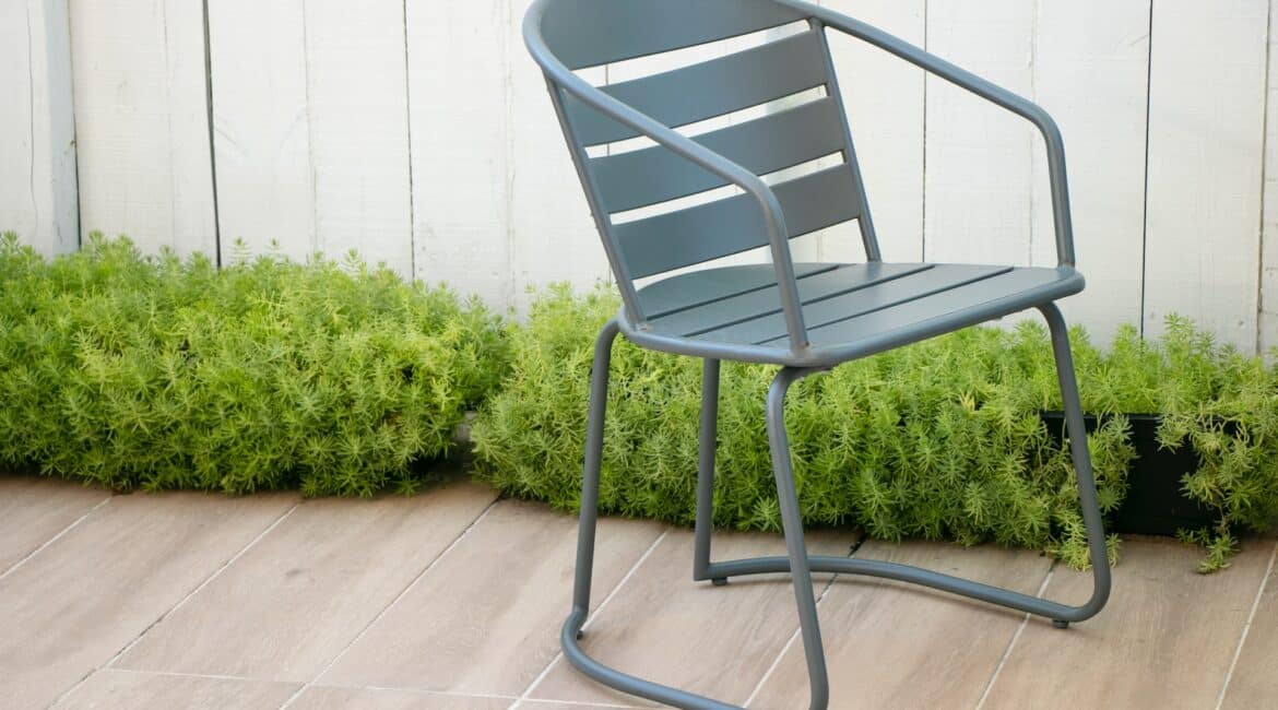 Tips for Choosing the Right Set of Metal Outdoor Furniture