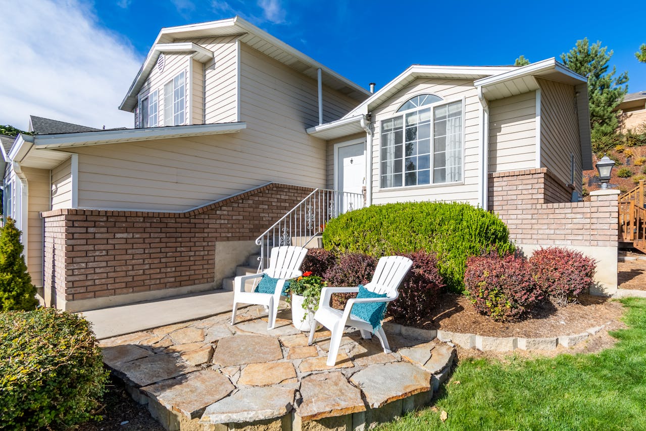 Choosing the Best Outdoor Furniture for Humid Climates