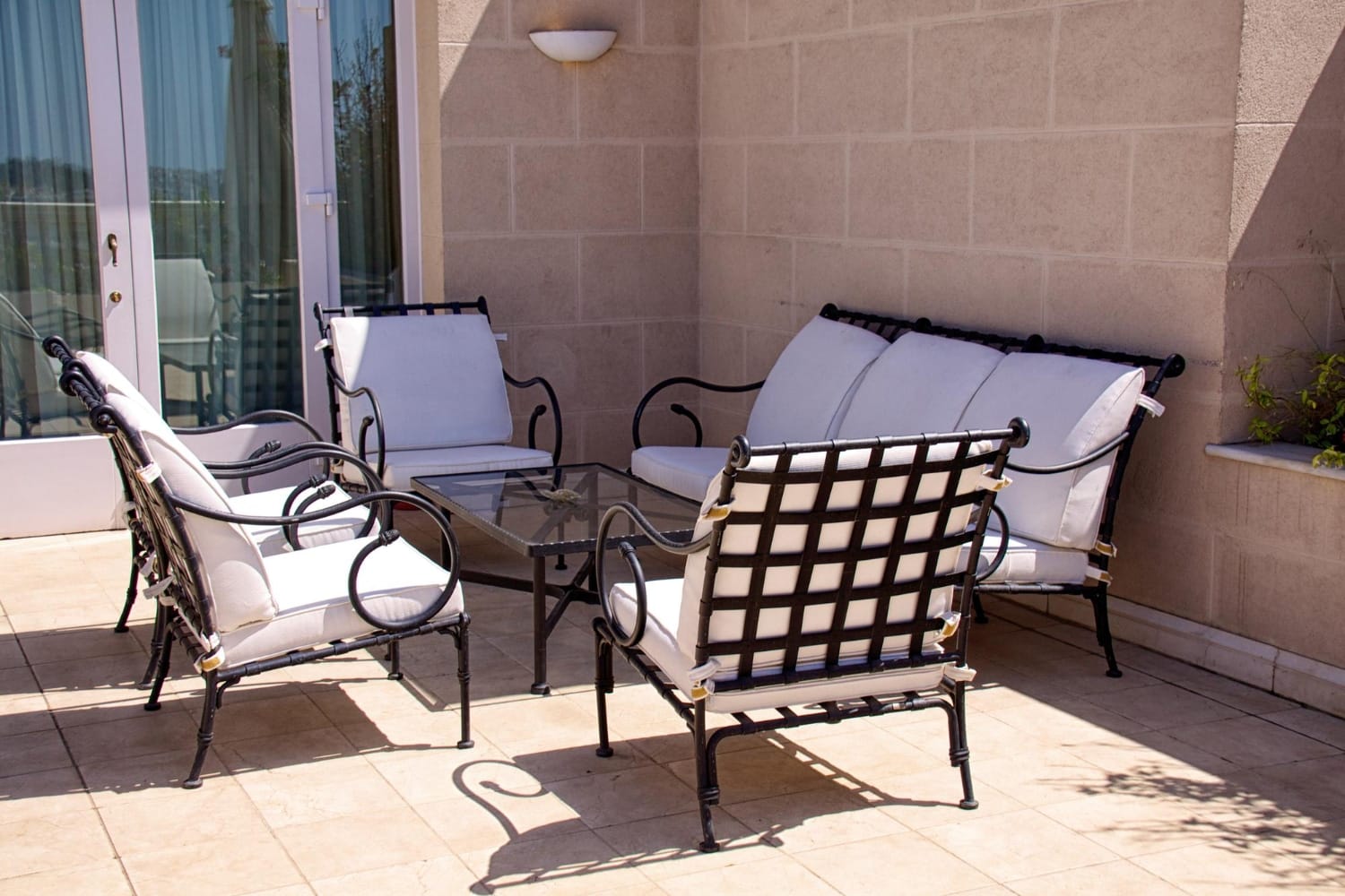 Cast Aluminum Patio Furniture Florida Homeowners options on display in Florida