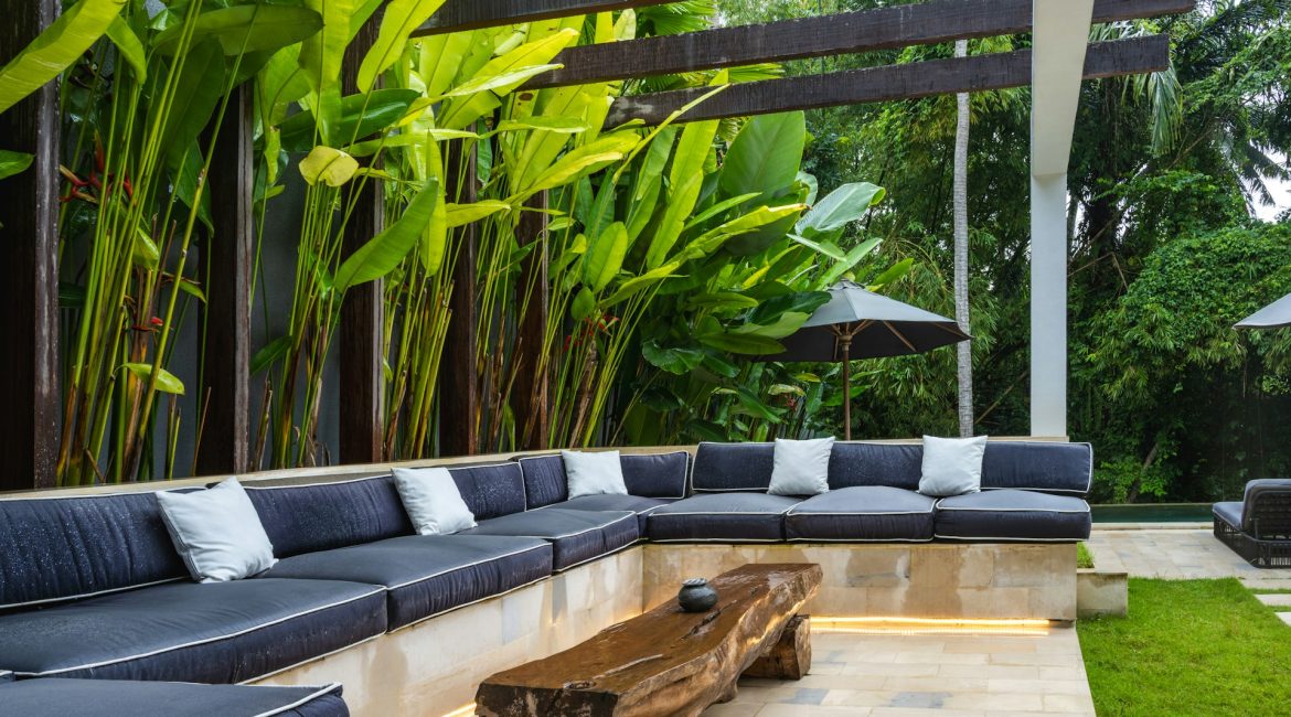 outdoor living furniture