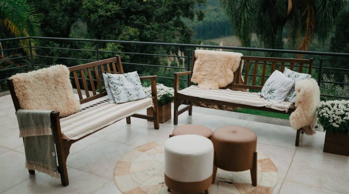 outdoor living furniture