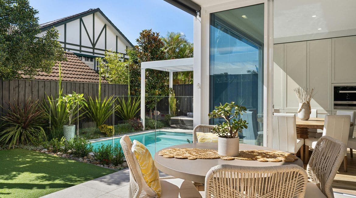 Best Patio Furniture Materials for Jacksonville’s Hot & Humid Climate — Florida