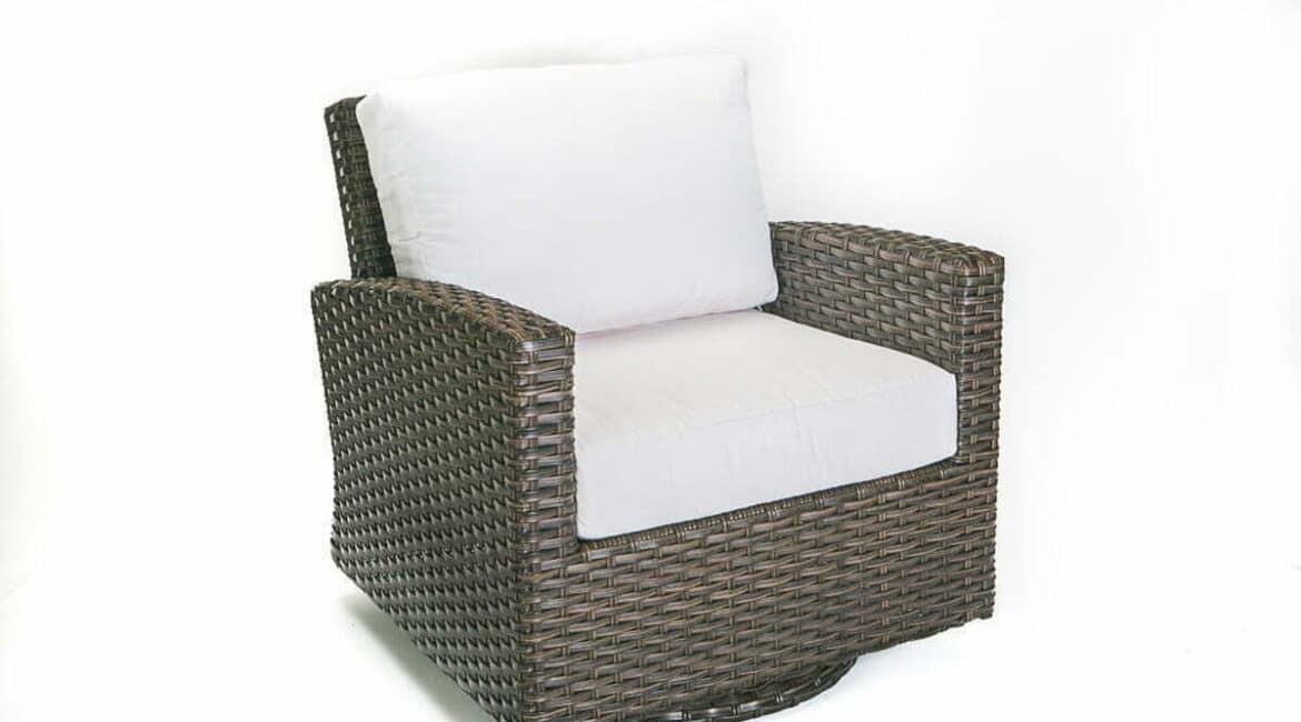 How Much Clearance Does an Outdoor Swivel Chair Need?: Bonita Collection – Oak Swivel Chair 31″ x 32″ x 33″