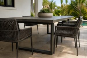 outdoor dining table overhang leg room overview in Florida