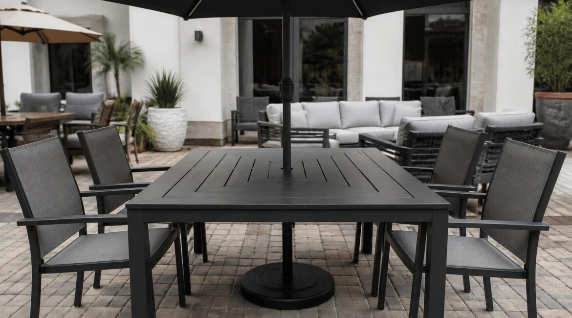 patio umbrella pole diameter table hole overview in Florida